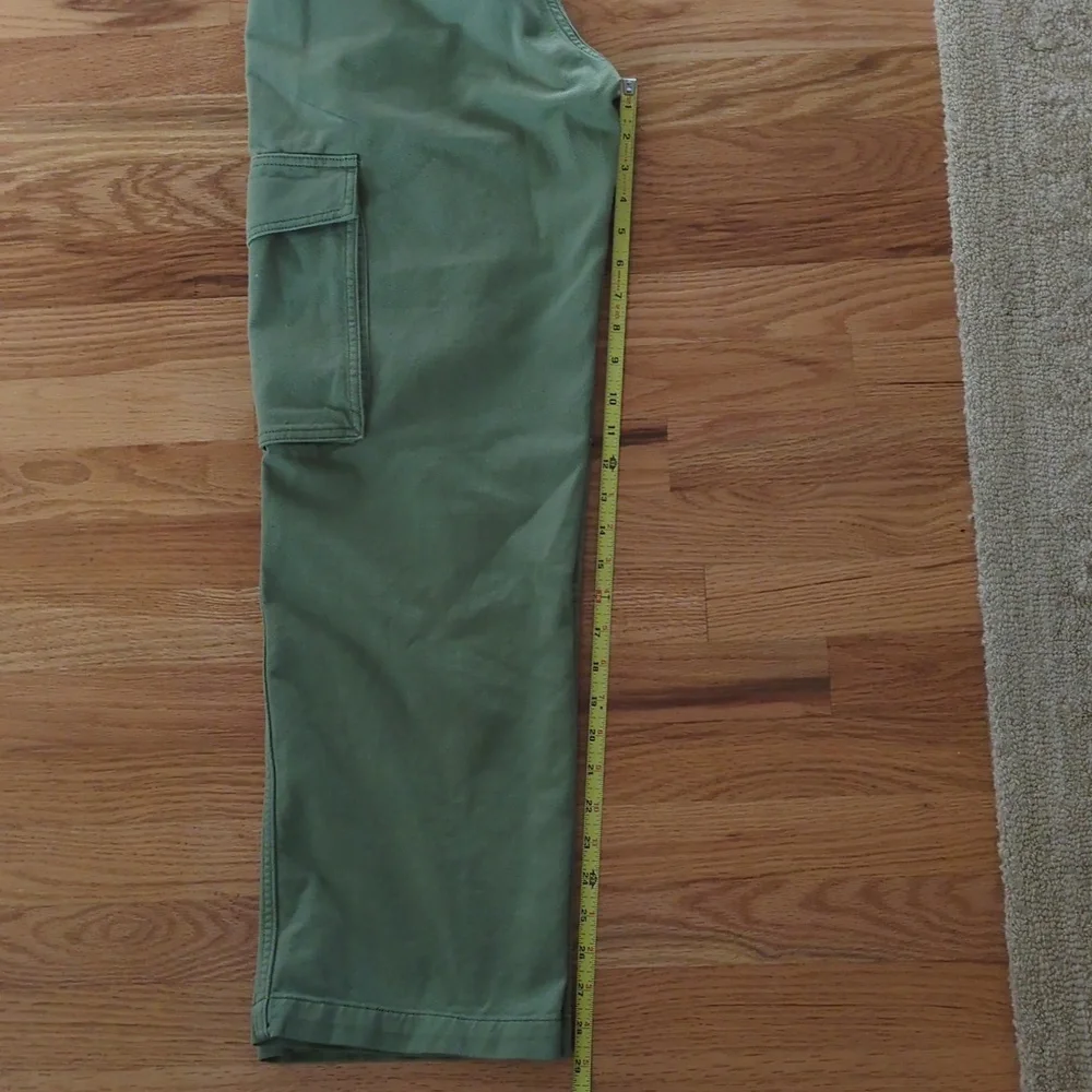 Aritzia TNA Green Women's Cargo Pants - Picture 9 of 10